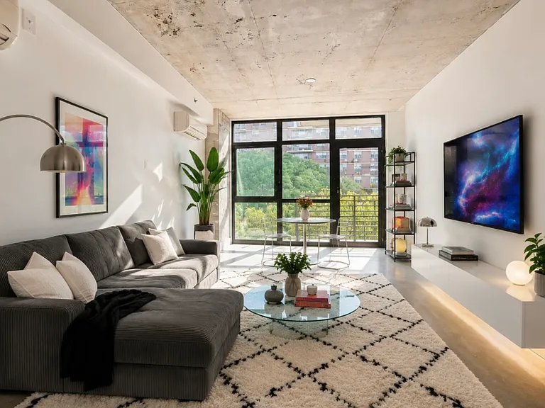 29 Montrose Ave #5G — Photo 1