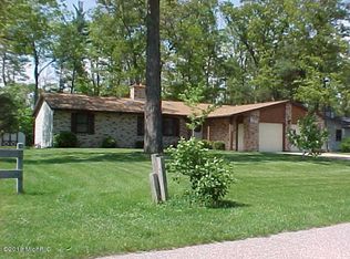 2230 Pinetree Ct, Whitehall, MI 49461