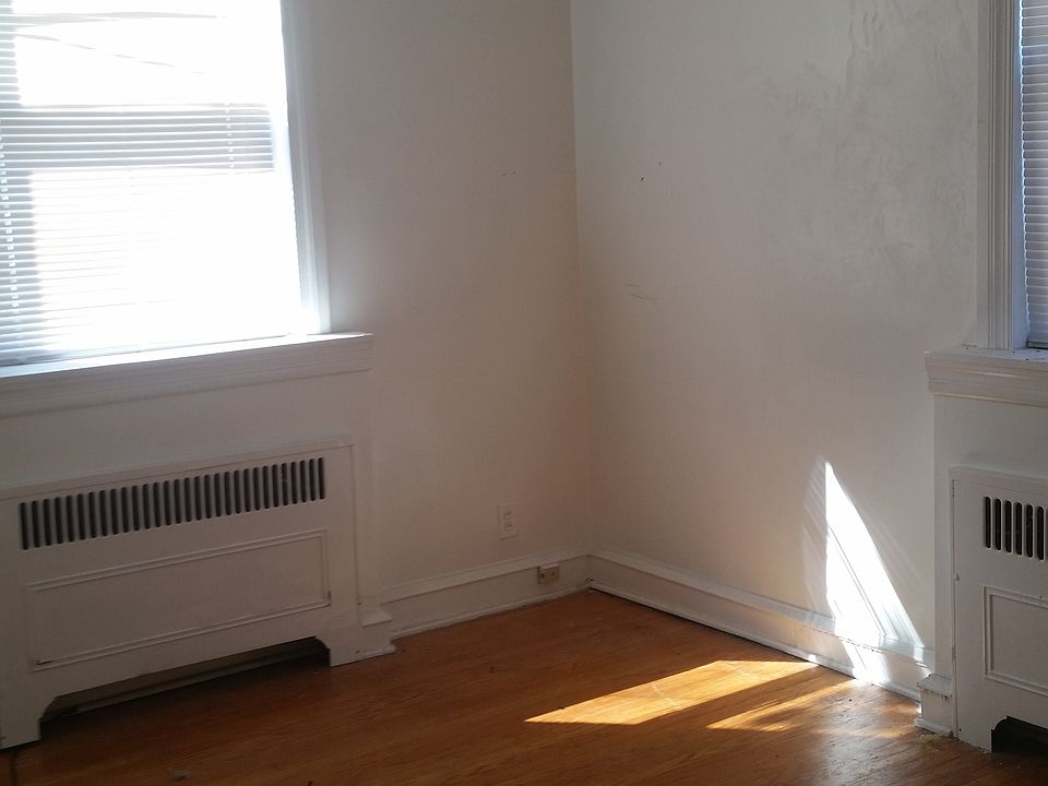 Bed room - New carpet has just been installed