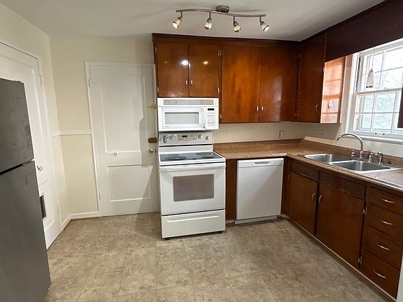 5th image of 2425 Longview Ave SW APT 22