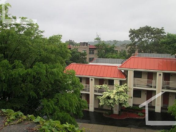 3rd image of 29 Mount Hood Rd APT 9