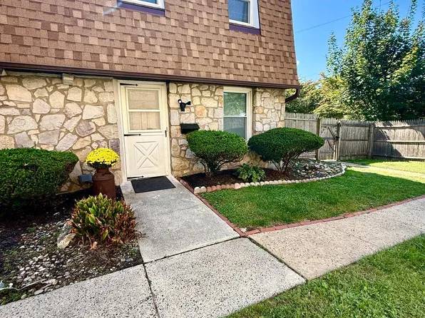 106 Susan Dr APT 8, Elkins Park, PA 19027