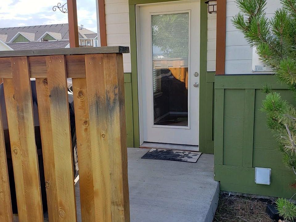 1st image of 1112 Longbow Ln APT B