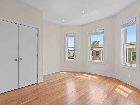 5th image of 712 E 6th St APT 3