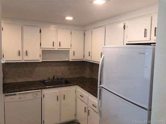 2nd image of 16950 W Dixie Hwy #408