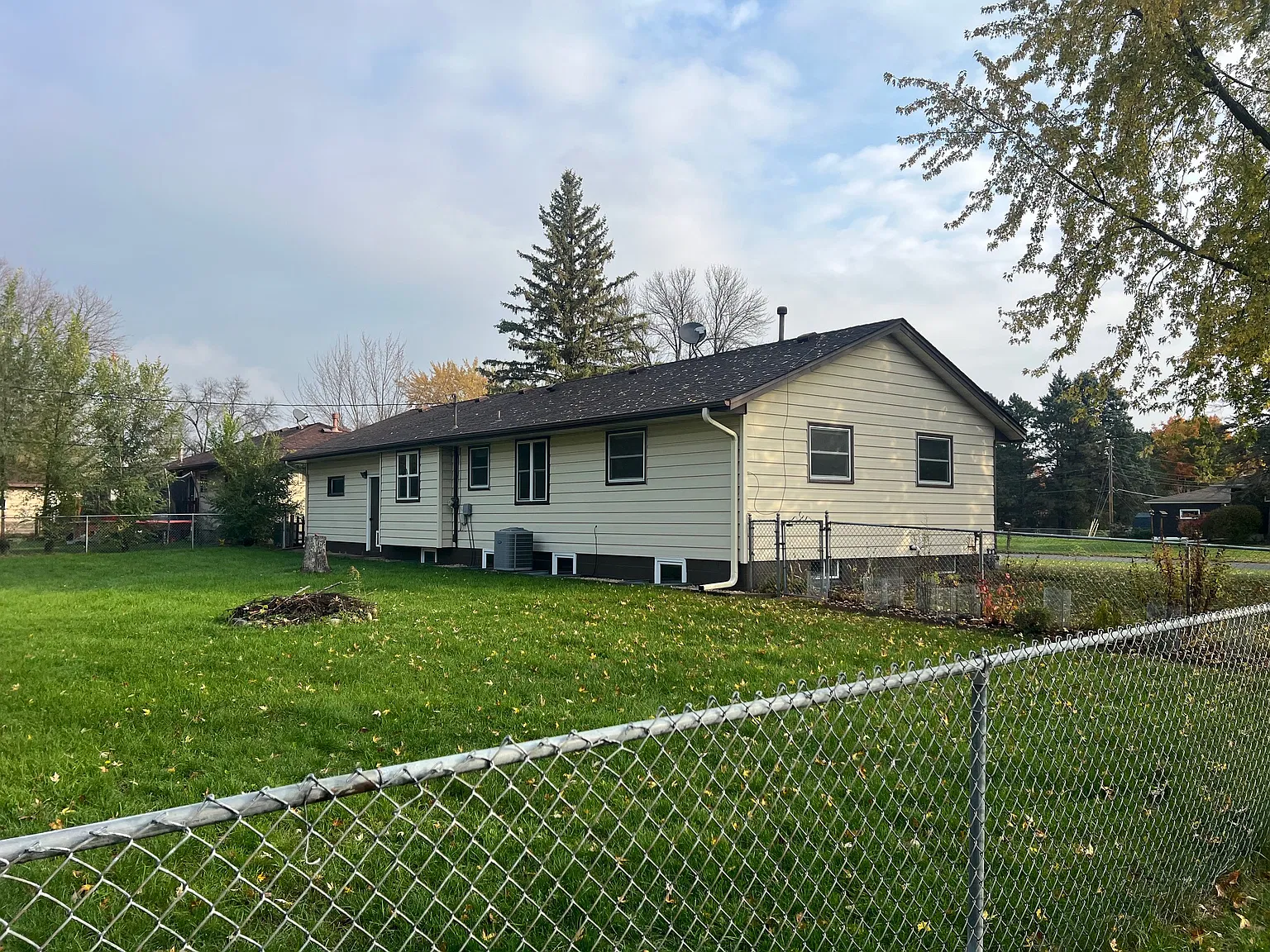 3 bed, 1600 sqft, $2,295 — Photo 2
