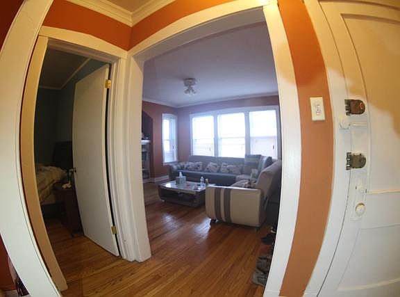 3rd image of 6538 N Rockwell St #1
