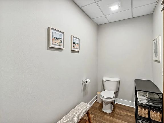 5th image of 307 Lynn Ave #101
