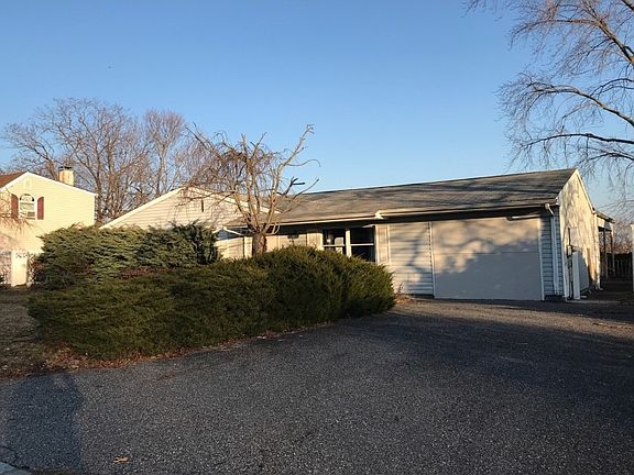 2nd image of 114 Rosemont Ave