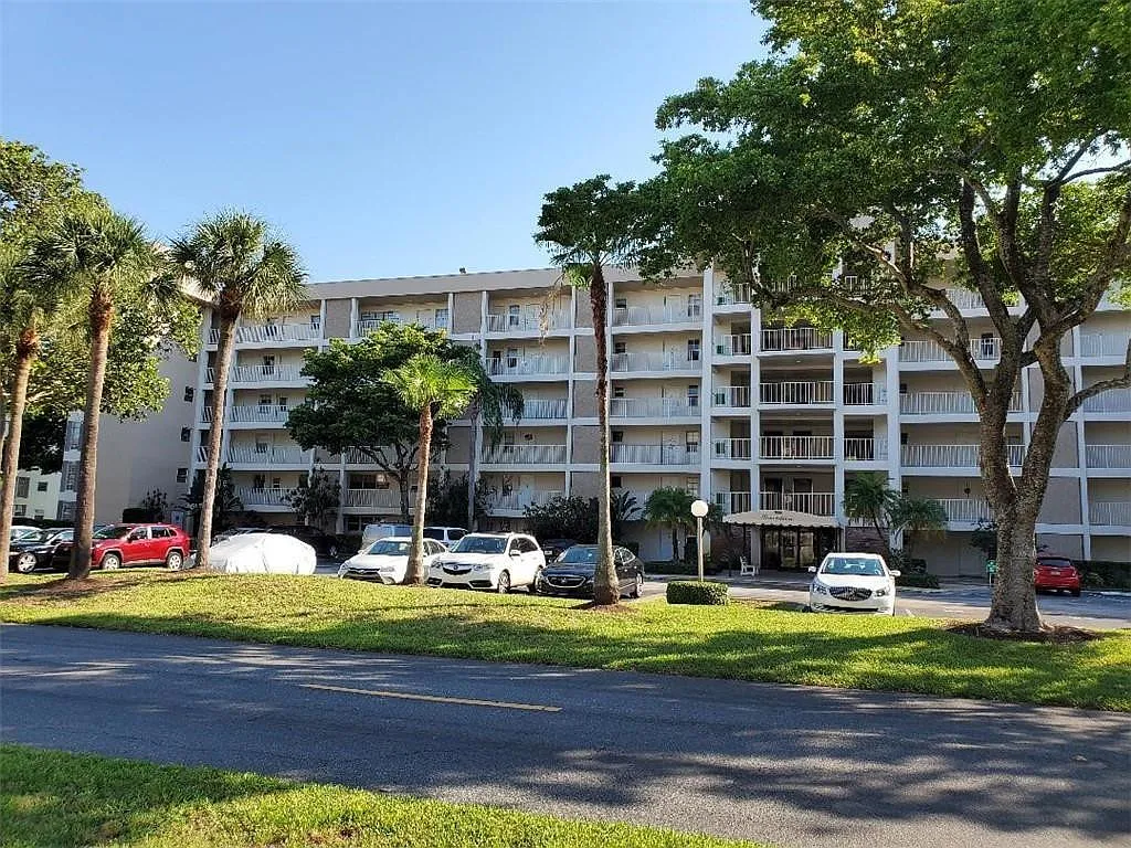 1 bed, 1.0 bath, 852 sqft, $1,650 — Photo 1