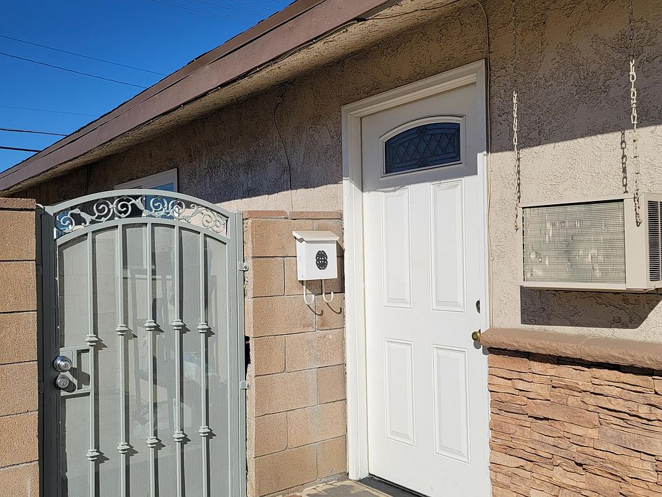 Private entrance and patio