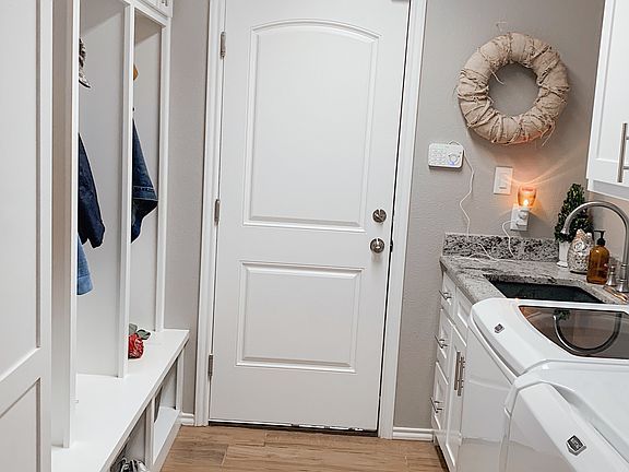 Laundry / Mud Room
