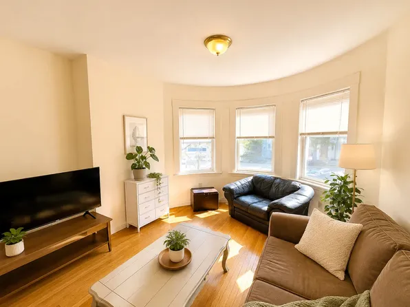 1402 Beacon St, Brookline, MA 02446