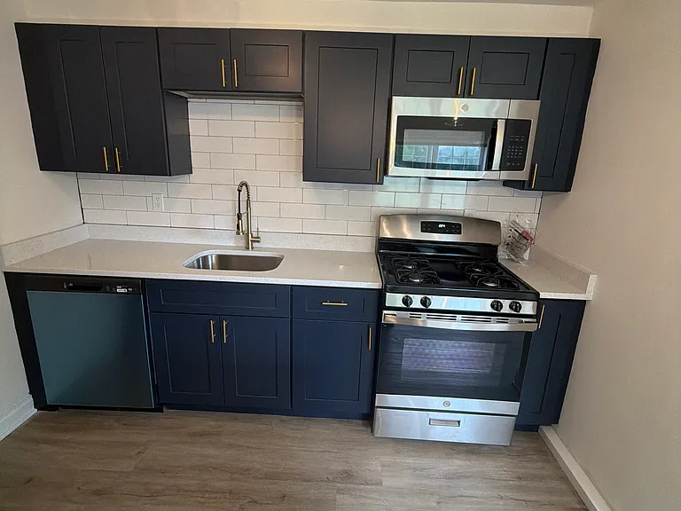 308 E 55th St #4 — Photo 5