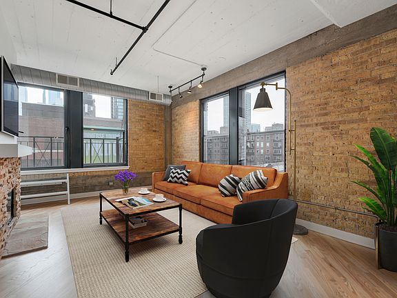4th image of 411 W Ontario St APT 419