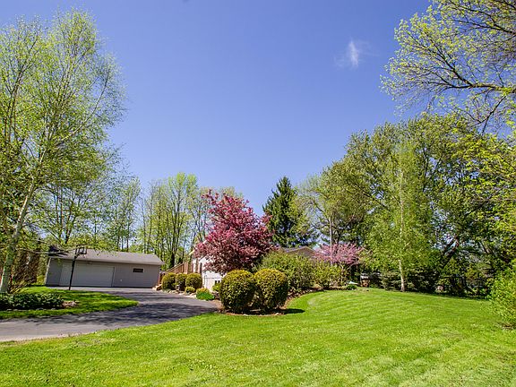 4th image of W2506 Circle Dr
