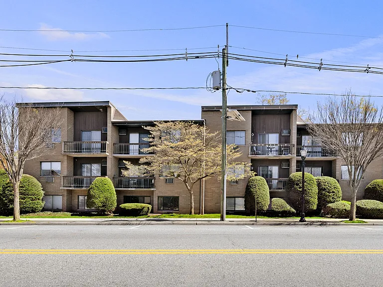 420 Highland Ave — Photo 2