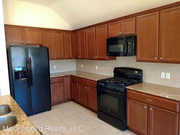 4th image of 344 Avondale Ln