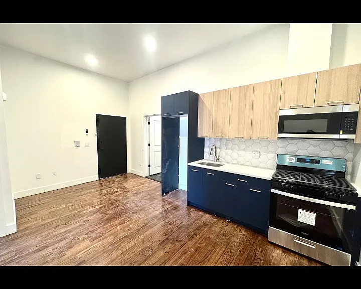 48 Bergen Ave #1A — Photo 1