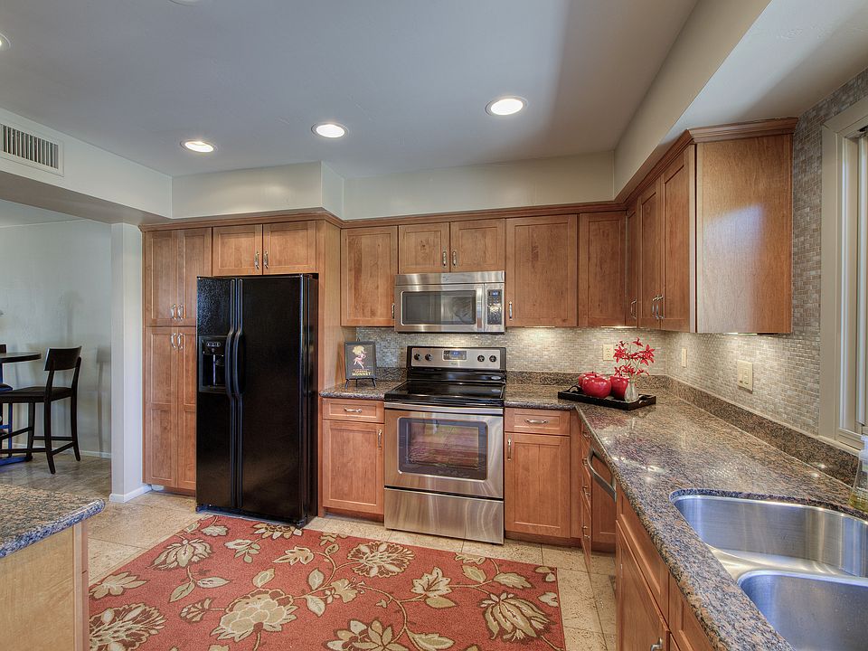 Kitchen (Stnls fridge coming