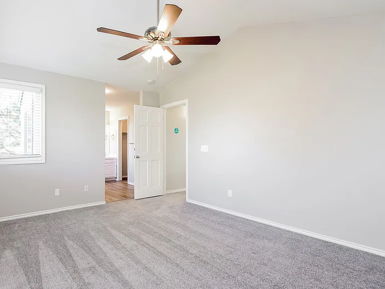 7918 Berkshire Ln — Photo 12
