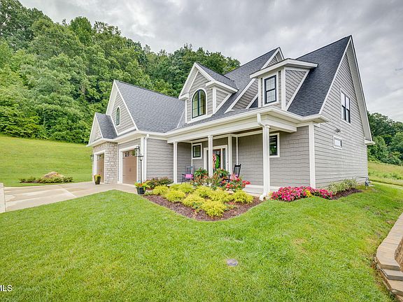 3rd image of 92 Slonaker Cir