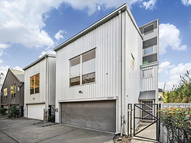 2508 Calumet St #E — Photo 26