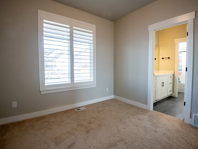 459 N Hawthorn Dr — Photo 11