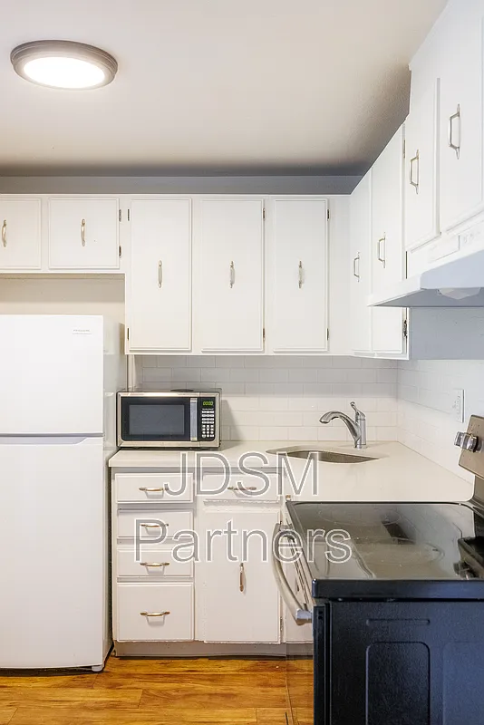 1 bed, 1.0 bath, 700 sqft, $1,150 — Photo 3