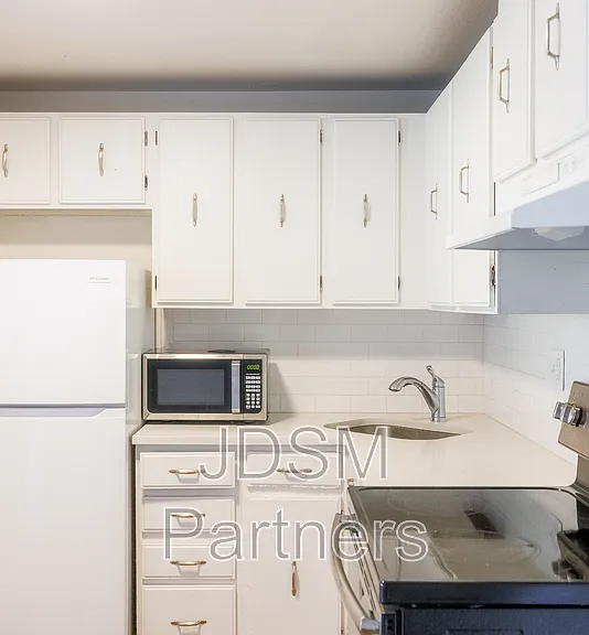 2455 Bryant St #6 — Photo 1
