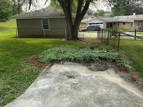 3rd image of 109 Donna Ave