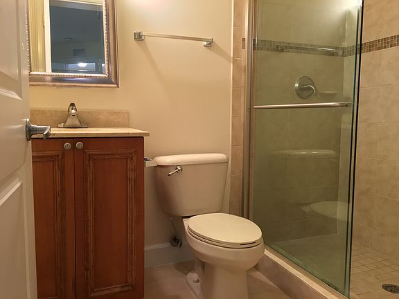 3rd image of 410 SW 15th St APT 107