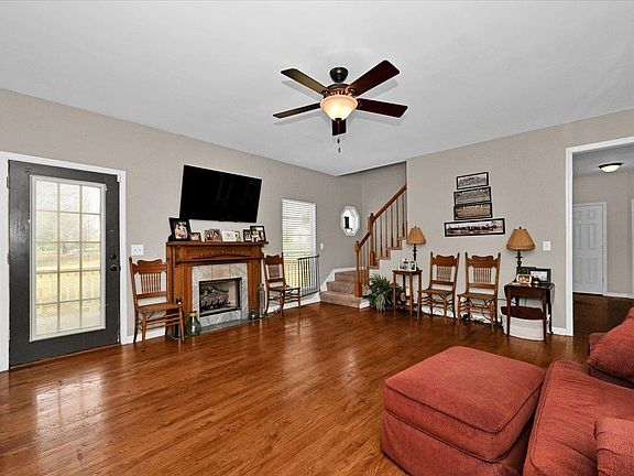 3rd image of 124 County Road 1415