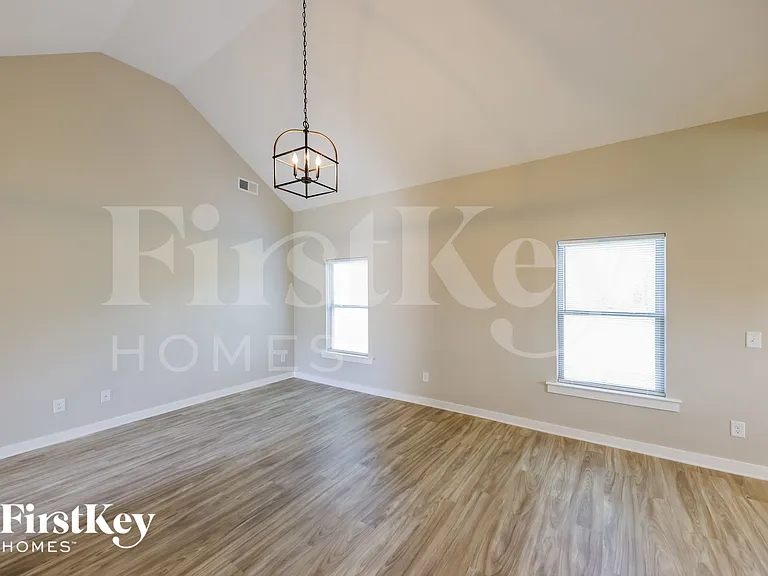254 Lakewood Ln — Photo 3