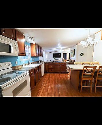 5th image of 47 Williams Ln