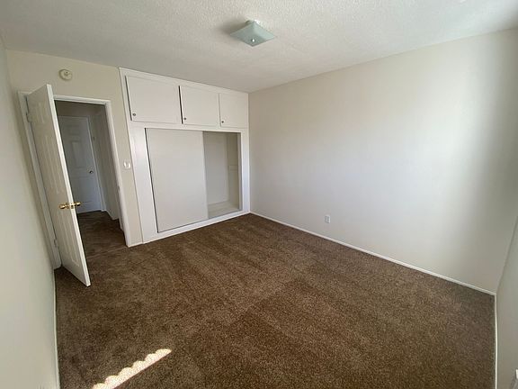 5th image of 23921 Arlington Ave APT D