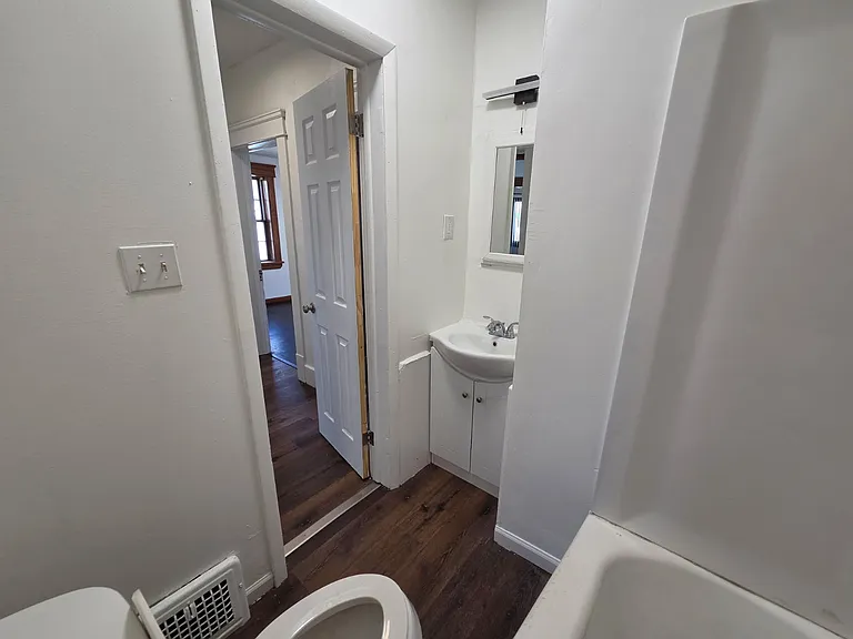1239 W 5th St #1 — Photo 5
