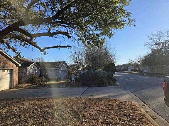 Exterior Neighborhood (street photo)