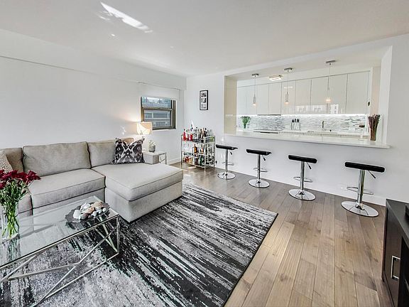 3rd image of 535 N Michigan Ave APT 1809