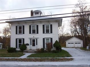 49 Myrtle St, Le Roy, NY 14482