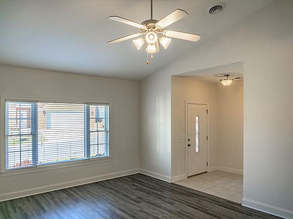 3rd image of 112 Southridge Dr #112