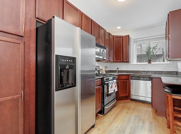 5th image of 4033 N Mozart St #3