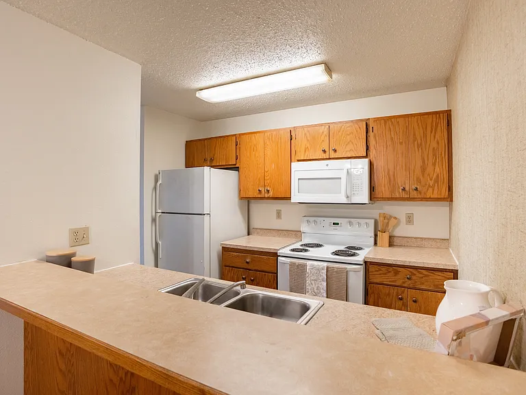 Fargo, ND Cedar Pointe Apartments | Kitchen