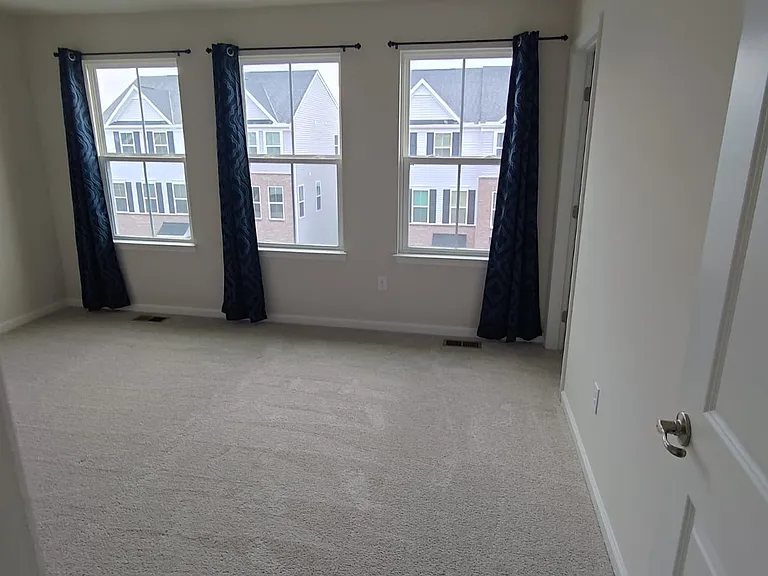 1048 Steamboat Dr — Photo 14