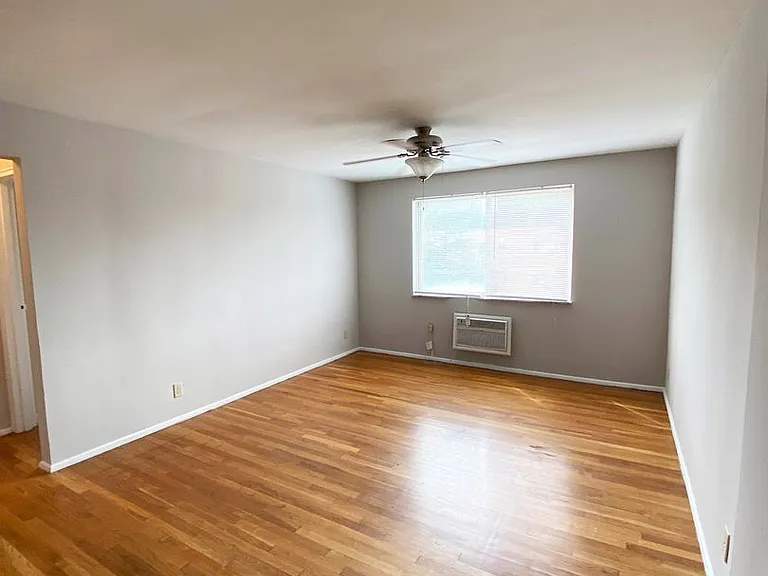566 Lowell Ave — Photo 2