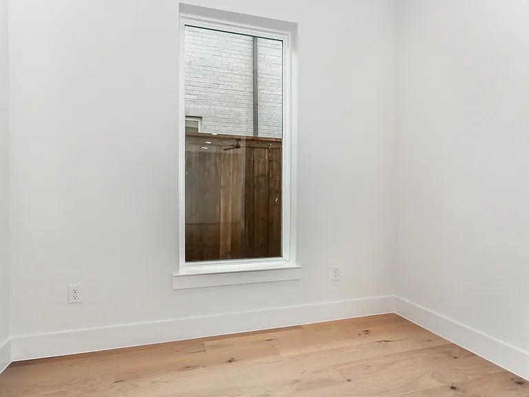 917 Protea St — Photo 15