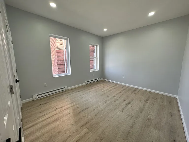 1109 W State St — Photo 10
