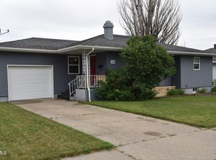 1045 N 28th St, Bismarck, ND 58501