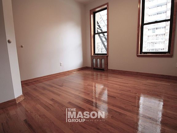 4th image of 706 Amsterdam Ave APT 2RS