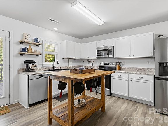 4th image of 2220 Pinnacle View Dr
